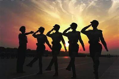 女兵應(yīng)征報名開始 鏗鏹玫瑰一起來參軍報國