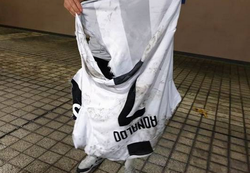 韓球迷撕C羅球衣 只怪C羅未登場惹爭議 這仇結大了!